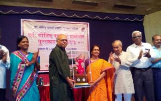 कॉ. मुक्ता मनोहर-कॉ. गोविंदराव पानसरे पुरस्कार