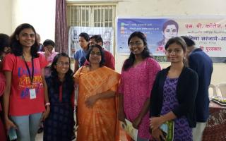 एस. पी. कॉलेज मधला नीलिमा सरंजामे/आपटे स्मृति-पुरस्कार कार्यक्रम